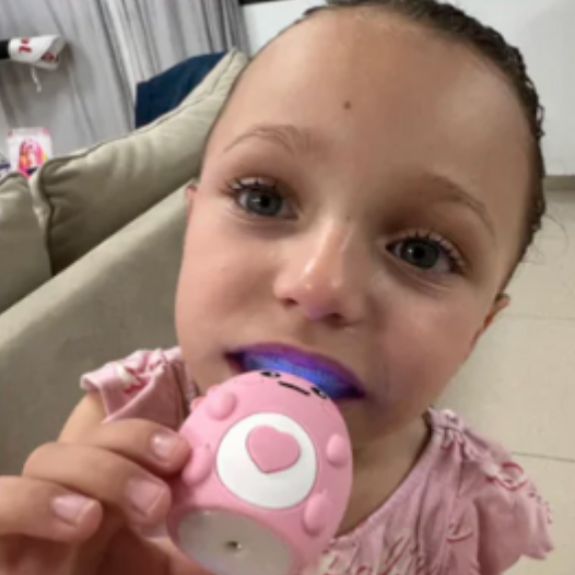 Review by Ana TORRES